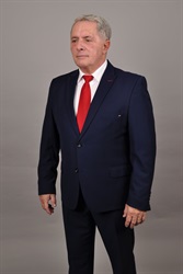 Tmavomodrý .
