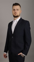 Černý.