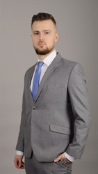 Světle šedý